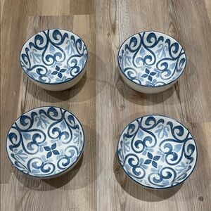 Gallery tabletop Set of Four Blue and White Patterned Bowls new